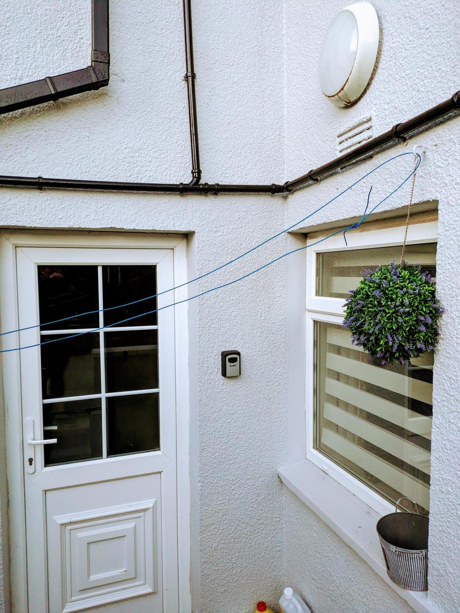 Mairead - Cosy Property In Gaeltacht Quarter Belfast Exterior photo